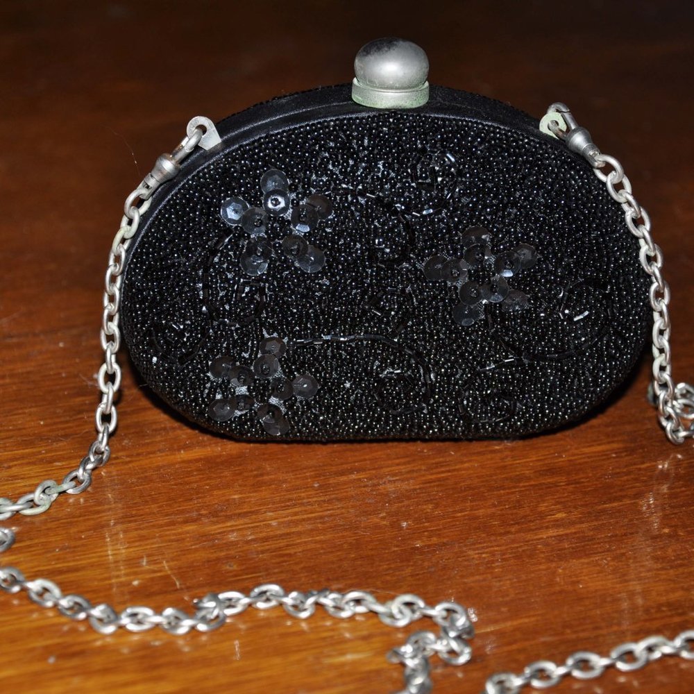 Inge Christopher Floral Seed Bead Evening Purse Black & Silver Clasp Closure